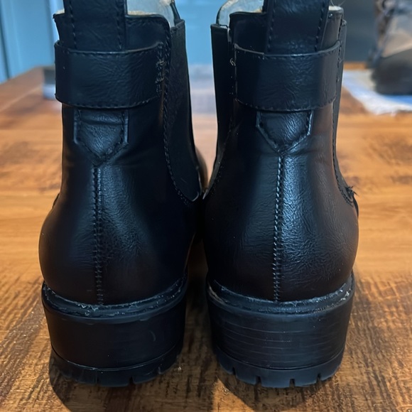Women’s DLC Black Boots.  Size 6 - Picture 3 of 5